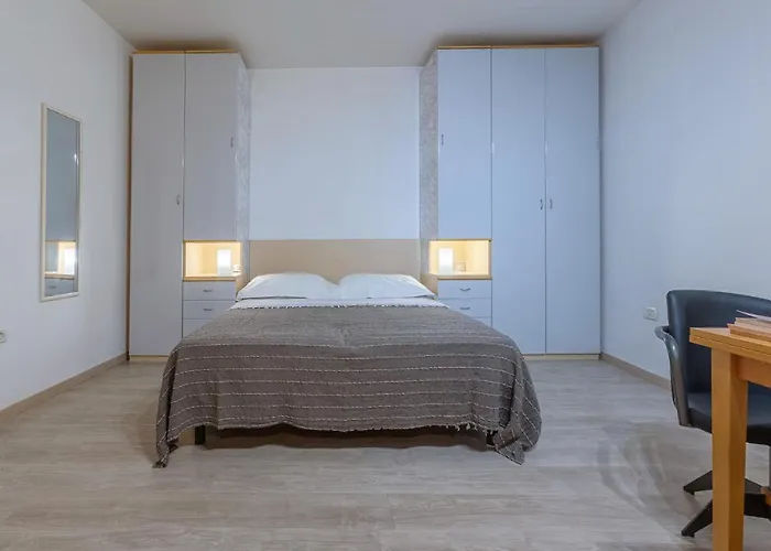 Guesthost - Mandala & Comfy *